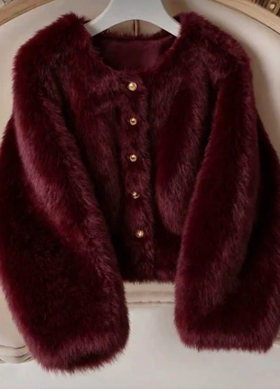 Veste Courte en Fausse Fourrure Bordeaux / Lie-de-Vin – Boutons Dorés, merk: Tendance, staat: Heel goed, maat: M / 38 / 10, € 60,00, € 63,70 inclusief Kopersbescherming