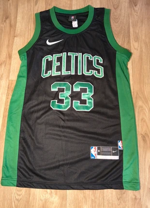 Boston celtics
Maillot swingman taille M, brand: Boston, condition: Very good, size: M, €15.00, €16.45 includes Buyer Protection