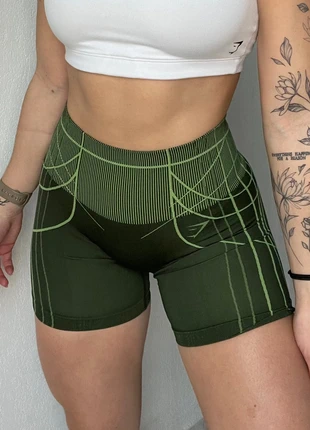 Short Gymshark, brand: Gymshark, condizioni: Nuovo senza cartellino, taglia: XS / IT 38 / EU 34, €25.00, €26.95 include la Protezione acquisti Pro