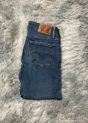 Jean Levi's 711 Skinny Bleu Clair W25 L30 Femme/Women JEA056, brand: Levi's, condizioni: Buone, taglia: XS / IT 38 / EU 34, €12.00, €13.30 include la Protezione acquisti Pro