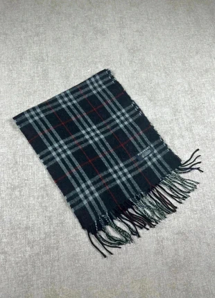 Écharpe Burberry bleu marine, marque: Burberry, état: Très bon état, 45,00 €, 47,95 € Protection acheteurs (Pro) incluse