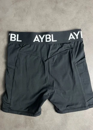 Short AYBL noir taille S avec poches - Pilâtes / Yoga / Fitness, marque: AYBL, état: Très bon état, taille: S / 36 / 8, 15,00 €, 16,45 € Protection acheteurs (Pro) incluse