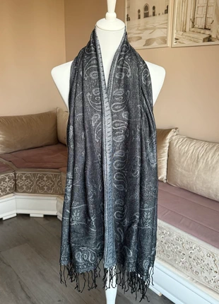 Pashmina noir et gris, état: Très bon état, 3,40 €, 4,27 € Protection acheteurs incluse