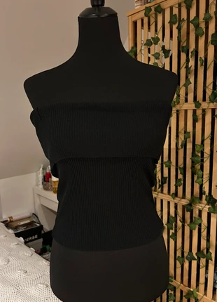 Top noir épaules dénudées, marque: Boutique Belgique, état: Très bon état, taille: Taille unique, 4,00 €, 4,90 € Protection acheteurs incluse