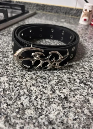 Cinto Y2K flames, brand: y2k, condizioni: Nuovo senza cartellino, taglia: 110 cm, €17.50, €19.08 include la Protezione acquisti