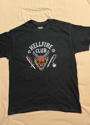 T-shirt Stranger Things Hellfire Club Taille M, marque: Stranger Things, état: Neuf sans étiquette, taille: M, 15,99 €, 17,49 € Protection acheteurs incluse