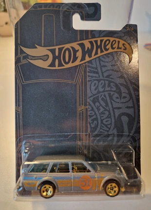 Hotwheels Datsun 510 Wagon (damaged card), merk: Hot Wheels, staat: Nieuw zonder prijskaartje, maat: Tot 1 maand / 50 cm, € 4,00, € 4,90 inclusief Kopersbescherming