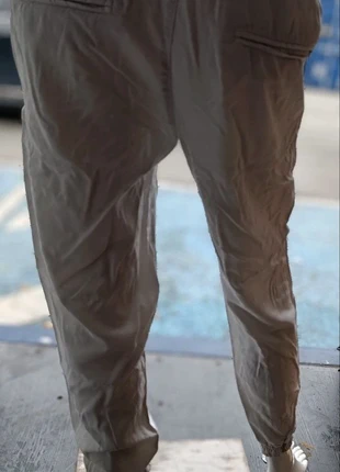 Pantalon Jogger Zara blanc/gris très clair, marke: Zara, zustand: Sehr gut, größe: S / 36 / 8, 4,45 €, 5,37 € inklusive Vinted-Käuferschutz