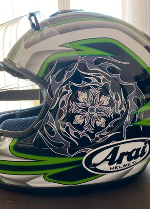 Casco Arai Chaser taglia M (57–58 cm) Grafica Verde/Nera, brand: Arai, condizioni: Nuovo con cartellino, €190.00, €200.20 include la Protezione acquisti