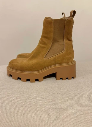 Bottines crantées Zara daim camel 37 caramel boots, marque: Zara, état: Très bon état, taille: 37, 35,00 €, 37,45 € Protection acheteurs incluse