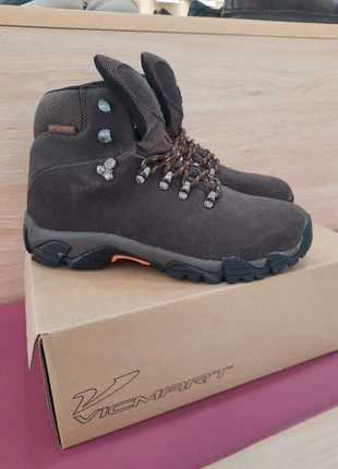 Bota trekking con gorotés, marca: vicmart, estado: Nuevo con etiquetas, tamaño: 41, 30,00 €, 32,20 € Protección al comprador incluida