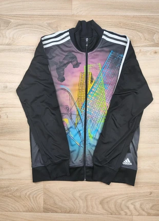 Veste Adidas Y2K, zippée style street art, imprimé urbain coloré, taille L homme, merk: adidas, staat: Heel goed, maat: L, € 25,00, € 26,95 inclusief Kopersbescherming Pro
