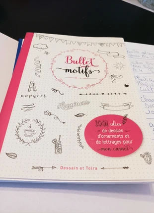 Livre motifs bullet, état: Neuf avec étiquette, 3,00 €, 3,85 € Protection acheteurs incluse