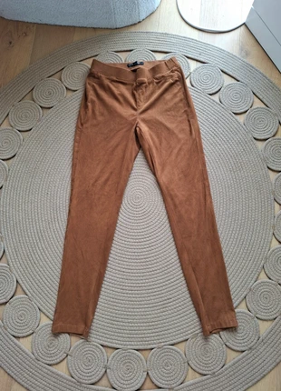 Legging camel en suédine - Jennyfer - T.XS (34), marke: Jennyfer, zustand: Sehr gut, größe: XS / 34 / 6, 5,00 €, 5,95 € beinhaltet Vinted-Käuferschutz Pro