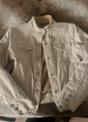 Cream winter jacket with fur linin, brand: GAP, condition: New without tags, size: 4 / S, $15.00, $16.45 includes Buyer Protection