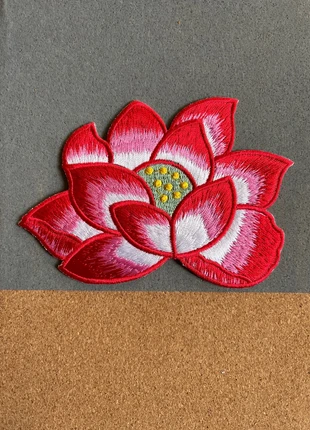Patch thermocollant fleur de lotus rouge, état: Très bon état, 4,00 €, 4,90 € Protection acheteurs incluse