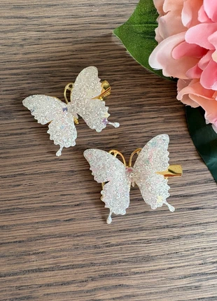 Haarclips vlinder glitter, merk: by J&B, staat: Nieuw zonder prijskaartje, € 1,00, € 1,75 inclusief Kopersbescherming Pro