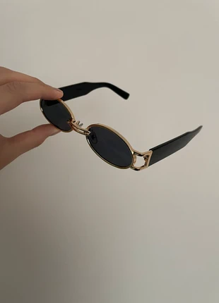 Black & Golden Sunglasses, brand: Vintage Dressing, condizioni: Ottime, €14.99, €16.44 include la Protezione acquisti