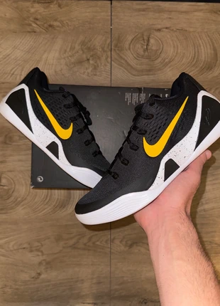 Nike Kobe 9 EM Low Proto “Black University Gold” (IH1401-002) Size - 44,5, marque: Nike, état: Neuf avec étiquette, taille: 44,5, 179,95 €, 189,65 € Protection acheteurs incluse