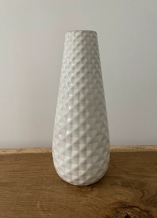Vase blanc en relief, marque: B&M, état: Très bon état, 7,00 €, 8,05 € Protection acheteurs incluse