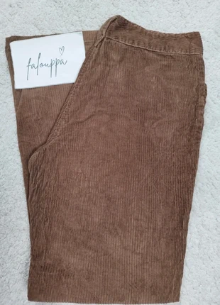 Pantalon velour côtelé marron boot cut , vintage streetwear , excellent état,taille 🇫🇷 40, merk: Vintage Dressing, staat: Heel goed, maat: L / 40 / 12, € 12,50, € 13,83 inclusief Kopersbescherming Pro