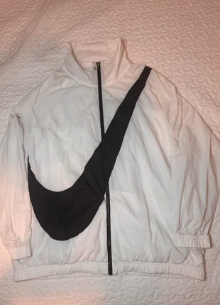 Veste Nike blanche, marque: Nike, état: Neuf sans étiquette, taille: M, 30,00 €, 32,20 € Protection acheteurs incluse