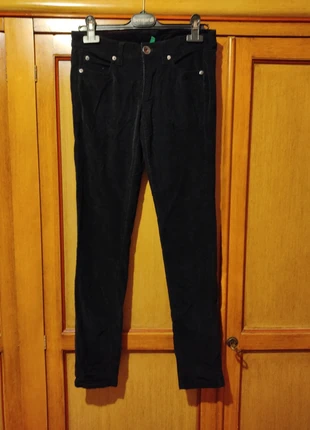 Pantaloni in velluto, marque: United Colors of Benetton, état: Très bon état, taille: M / 38 / 10, 3,50 €, 4,38 € Protection acheteurs incluse