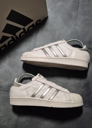 Baskets Adidas Superstar • Blanc Gris • Taille 38, merk: adidas, staat: Heel goed, maat: 38, € 35,00, € 37,45 inclusief Kopersbescherming