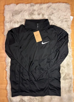 Haut de sport Nike noir M, marque: Nike, état: Neuf avec étiquette, taille: M, 27,00 €, 29,05 € Protection acheteurs incluse