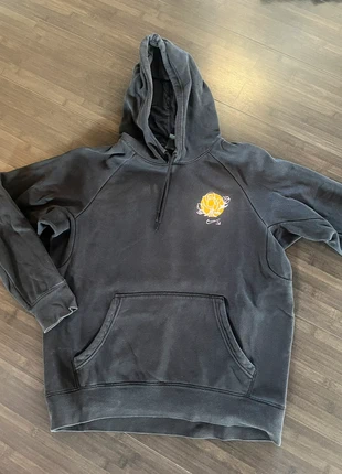 Sweat Nike noir logo floral - M - Parfait état, marke: Nike, zustand: Neu, größe: M, 12,00 €, 13,30 € inklusive Vinted-Käuferschutz
