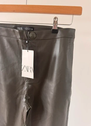 Legging Zara leather look size large new with tags, merk: Zara, staat: Nieuw met prijskaartje, maat: L / 40 / 12, € 8,95, € 10,10 inclusief Kopersbescherming