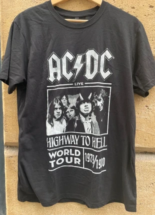 T-shirt noir AC/DC neuf taille L, marke: AC/DC, zustand: Neu, mit Etikett, größe: L, 15,00 €, 16,45 € inklusive Vinted-Käuferschutz