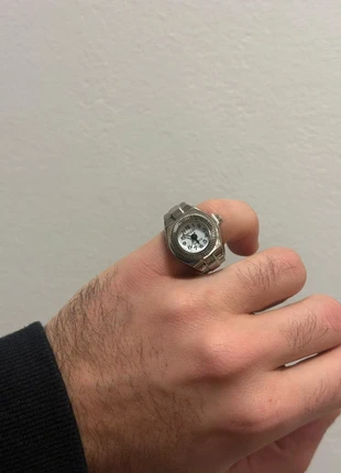 Orologio ad anello stile vintage, in acciaio inox elasticizzato, brand: Vintage Dressing, condizioni: Ottime, taglia: Taglia unica, €9.20, €10.36 include la Protezione acquisti