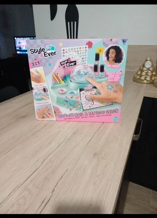 Atelier ongles enfant, marque: Atelier, état: Neuf sans étiquette, taille: 8 ans / 128 cm, 12,00 €, 13,30 € Protection acheteurs incluse