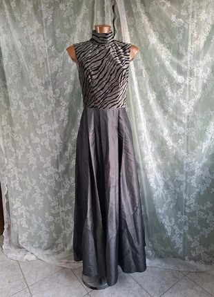 Abito lungo con corpetto zebrato H&M, brand: H&M, condizioni: Ottime, taglia: S / IT 40 / EU 36, €15.00, €16.45 include la Protezione acquisti