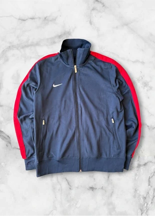 Veste Nike bleue marine à bandes rouges – logo brodé, style sport vintage-taille: L, merk: Nike, staat: Heel goed, maat: L, € 30,00, € 32,20 inclusief Kopersbescherming
