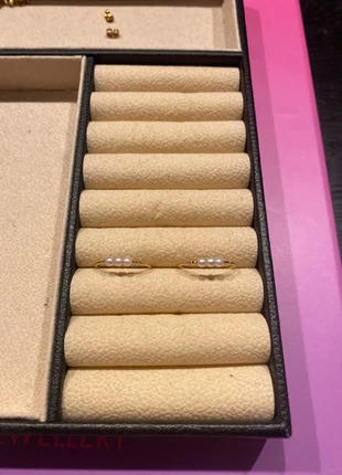 Goudkleurige Ring met Witte Parels – Fijn Model, staat: Nieuw zonder prijskaartje, maat: 54.3 mm / 17.3 mm Ø, € 1,00, € 1,75 inclusief Kopersbescherming