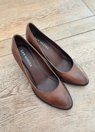 Escarpins San Marina pointure 39, merk: San Marina, staat: Heel goed, maat: 39, € 15,00, € 16,45 inclusief Kopersbescherming