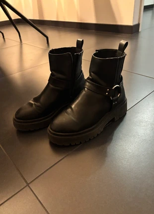 Zwarte laarsjes primark maat 36, merk: Primark, staat: Heel goed, maat: 36, € 2,50, € 3,33 inclusief Kopersbescherming