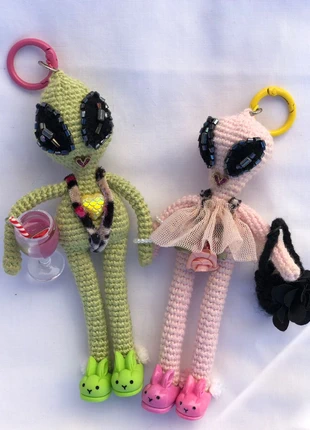 Alien Bag Charm – Crochet Amigurumi Keyring, marca: Local, estado: Nuevo con etiquetas, 25,00 €, 26,95 € Protección al comprador incluida