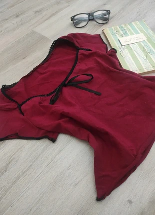 T shirt rossa con fiocco e pizzo nero coquette, brand: Shein, condizioni: Nuovo senza cartellino, taglia: XS / IT 38 / EU 34, €4.50, €5.43 include la Protezione acquisti