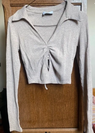 Haut beige côtelé à col et lien froncé – taille M, marque: Bershka, état: Très bon état, taille: S / 36 / 8, 6,00 €, 7,00 € Protection acheteurs incluse
