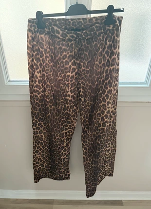 ASOS Design – Pantalon ample en popeline de coton – Motif léopard, merk: ASOS, staat: Heel goed, maat: L / 40 / 12, € 7,00, € 8,05 inclusief Kopersbescherming