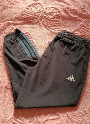 🚀 Adidas Real Madrid – Pantalon Challenger Edition – Rare & Stylé !, marca: adidas, estado: Muy bueno, tamaño: XL, 25,00 €, 26,95 € Protección al comprador incluida