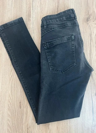 Jeans Zara – Taille 36 – Très bon état, marke: Zara, zustand: Sehr gut, größe: S / 36 / 8, 13,00 €, 14,35 € inklusive Vinted-Käuferschutz