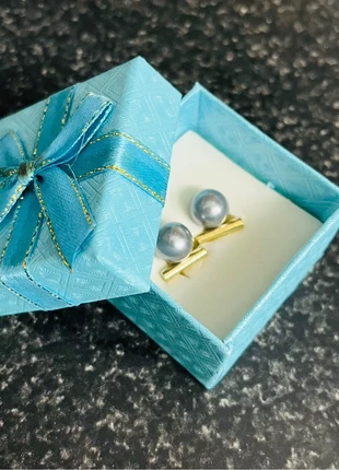 Pendientes Azul perlado con raya dorada, brand: Local, condizioni: Nuovo senza cartellino, €2.50, €3.33 include la Protezione acquisti