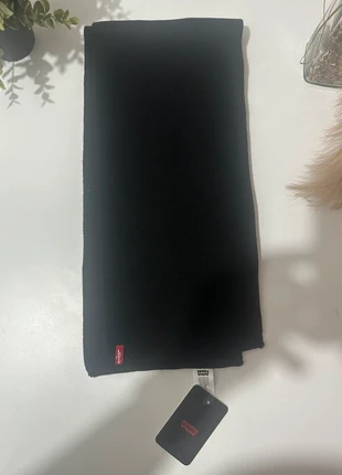 Écharpe Levi’s noire – Neuve avec étiquette, marque: Levi's, état: Neuf avec étiquette, 11,00 €, 12,25 € Protection acheteurs incluse