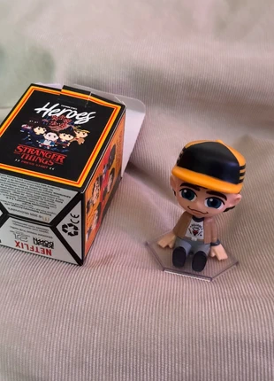 Stranger Things McDonald's Dustin, marca: Stranger Things, estado: Novo com etiquetas, tamanho: Prematuro, até 44 cm, €5.00, €5.95 inclui Proteção do Comprador