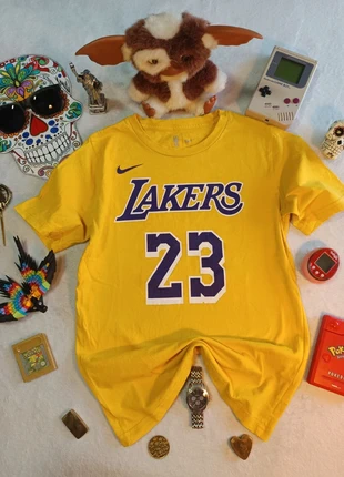 🏀 Tshirt t-shirt Nike NBA Lackers James 23 enfants 10 12 ans comme neuf 100 % coton 🏀, merk: Nike, staat: Nieuw zonder prijskaartje, maat: 12 jaar / 152 cm, € 11,90, € 13,20 inclusief Kopersbescherming