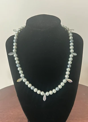Joli collier fait main perles gris et transparente, marque: Fait Main, état: Neuf sans étiquette, 8,00 €, 9,10 € Protection acheteurs incluse